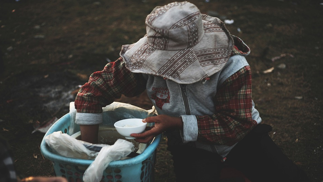 El 46 por ciento de la población mundial vive con menos de 3.600 pesos diarios, según el BM