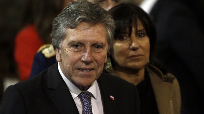 Comisión citó al ministro de Defensa por homenaje a Krassnoff y salida del número 2 del Ejército