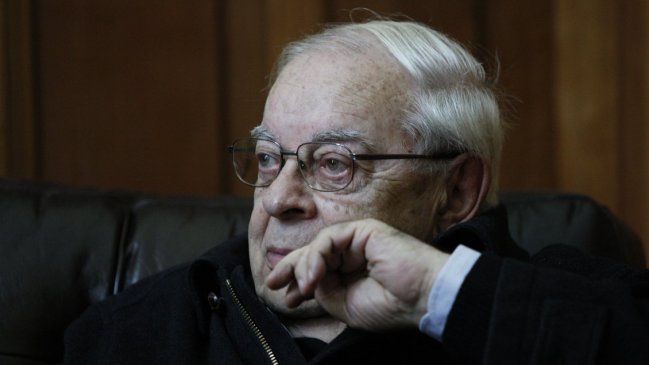 Ex capellán de La Moneda publicó libro que reflexiona sobre crisis en la Iglesia Católica