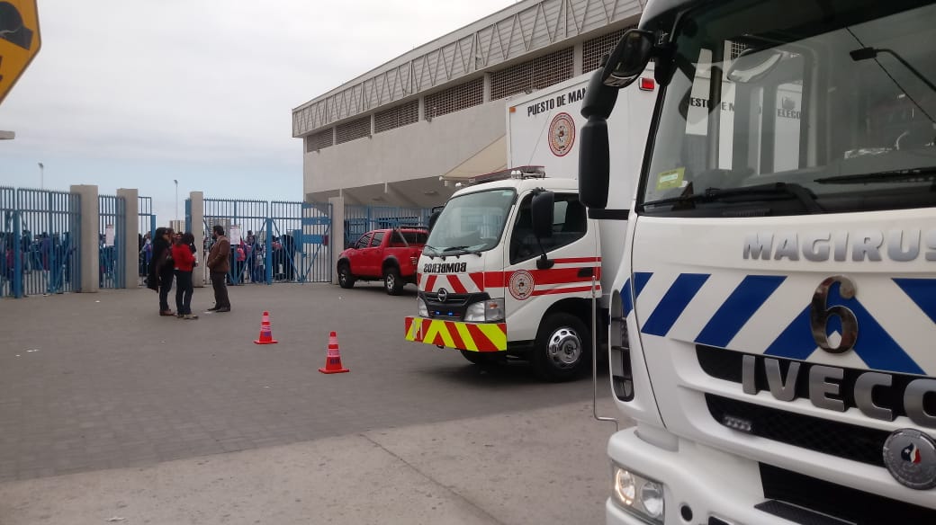 Bomberos realizó evacuación masiva de personas por emanación de sustancia en Antofagasta