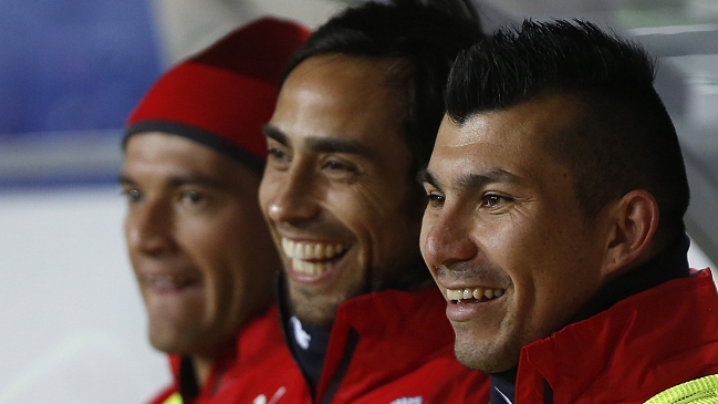 Gary Medel también saludó al cumpleañero Jorge Valdivia