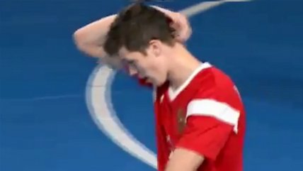 ¿Qué pasó aquí? Ruso anotó un impresionante autogol en la final del futsal en los JJ.OO. de la Juventud
