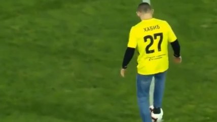   Khabib Nurmagomedov fue homenajeado y dio el puntapié inicial en partido de la liga rusa 