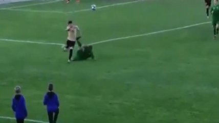 La sorprendente patada en el fútbol ucraniano que dio la vuelta al mundo