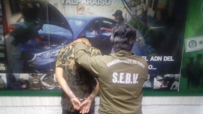 Carabineros recuperó Uber y detuvo a antisocial que asaltó a chofer en Valparaíso