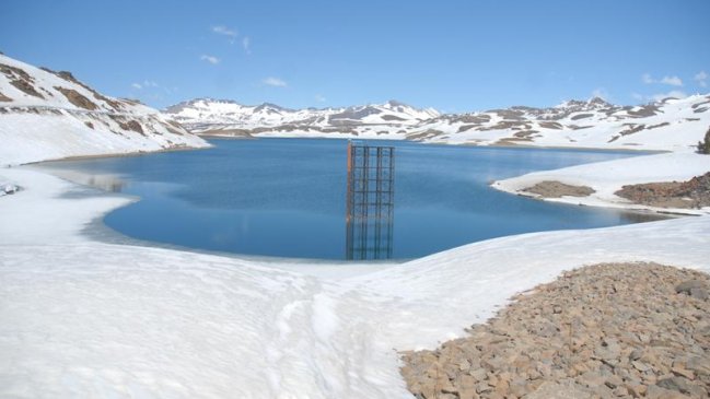 Senador lidera oposición a flexibilización de convenio por aguas de la Laguna del Maule