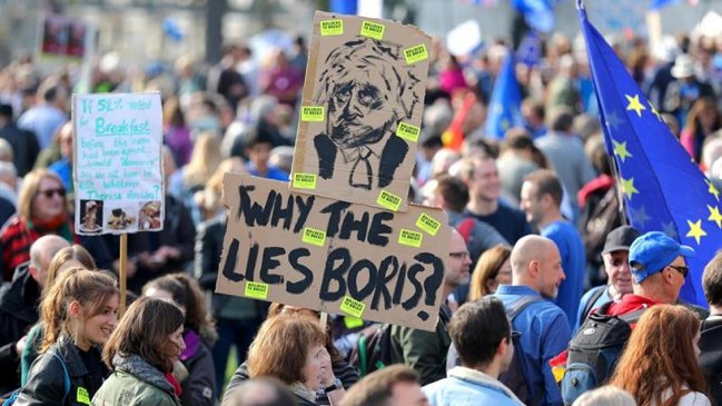 Brexit: Miles de personas marcharon en Londres exigiendo un nuevo referéndum
