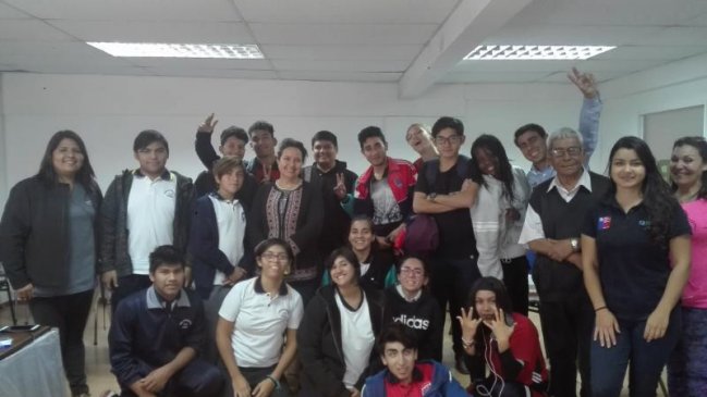 Estudiantes realizan programas radiales preventivos