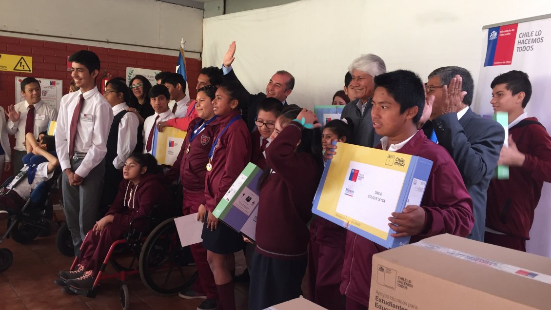 Iquique: Entregan artículos tecnológicos para educación especial