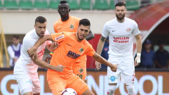  Fernandes jugó en derrota de Alanyaspor ante Antalyaspor  