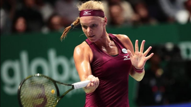 Kiki Bertens dio la sorpresa al vencer a Angelique Kerber en el WTA Finals