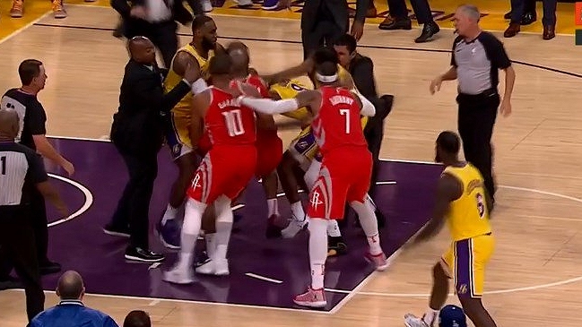  La NBA impuso sanciones por pelea entre Lakers y Rockets  