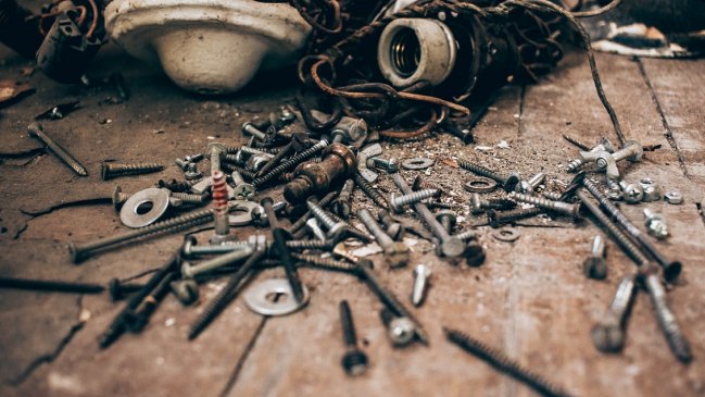 Extraen más de 120 clavos del estómago de un hombre en Etiopía