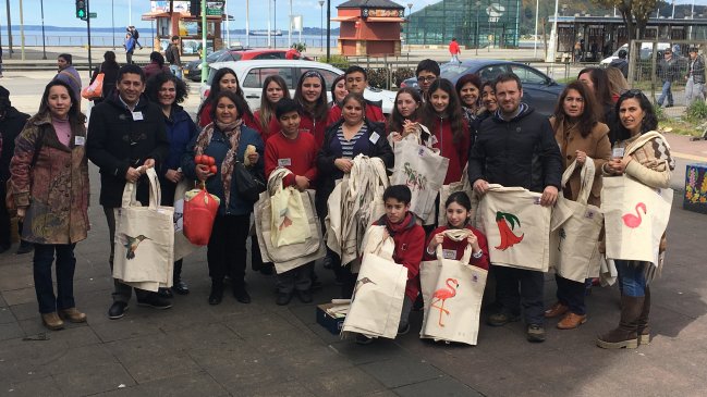 Puerto Montt: Escolares intercambiaron bolsas plásticas por otras reutilizables