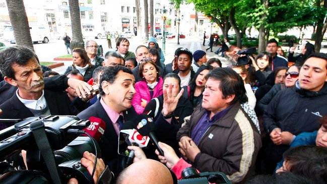 Un centenar de comerciantes ambulantes protestó en la Plaza de Armas de Curicó
