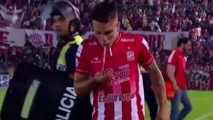 Jugador de San Martín de Tucumán usó un escupitajo para peinarse el cabello