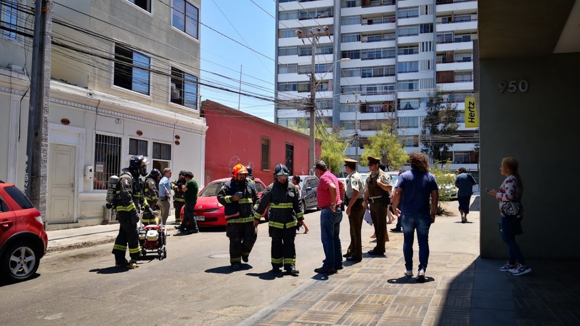 Incendio en basurero obligó a evacuar a decenas de personas en Arica