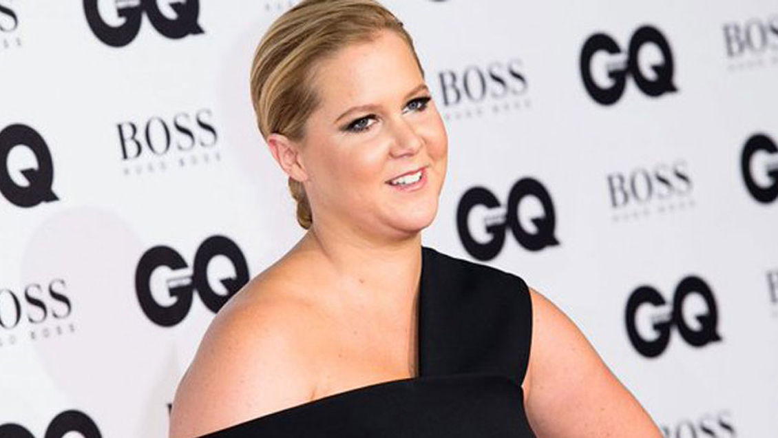 La comediante Amy Schumer anunció que está embarazada de su primer hijo