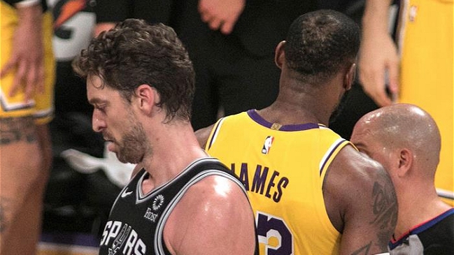 LeBron James falló el tiro de la victoria y los Lakers sufrieron su tercera derrota