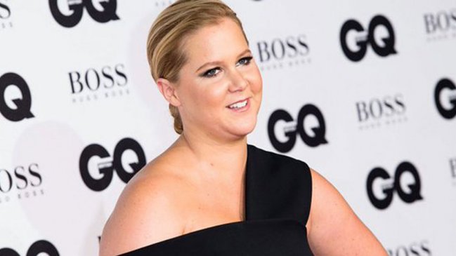 La comediante Amy Schumer anunció que está embarazada de su primer hijo