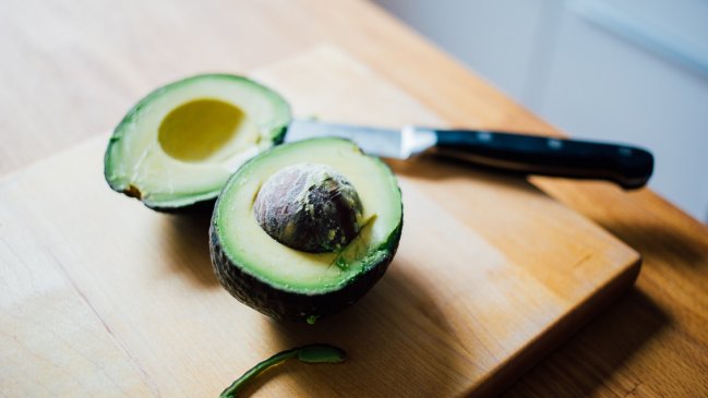 Chilena inventó método para que las paltas no se pongan negras