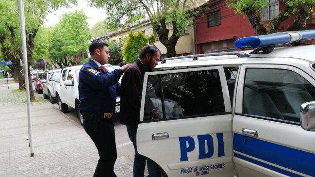 Delincuente tuvo la mala idea de robar el auto de un detective: Lo detuvieron altiro