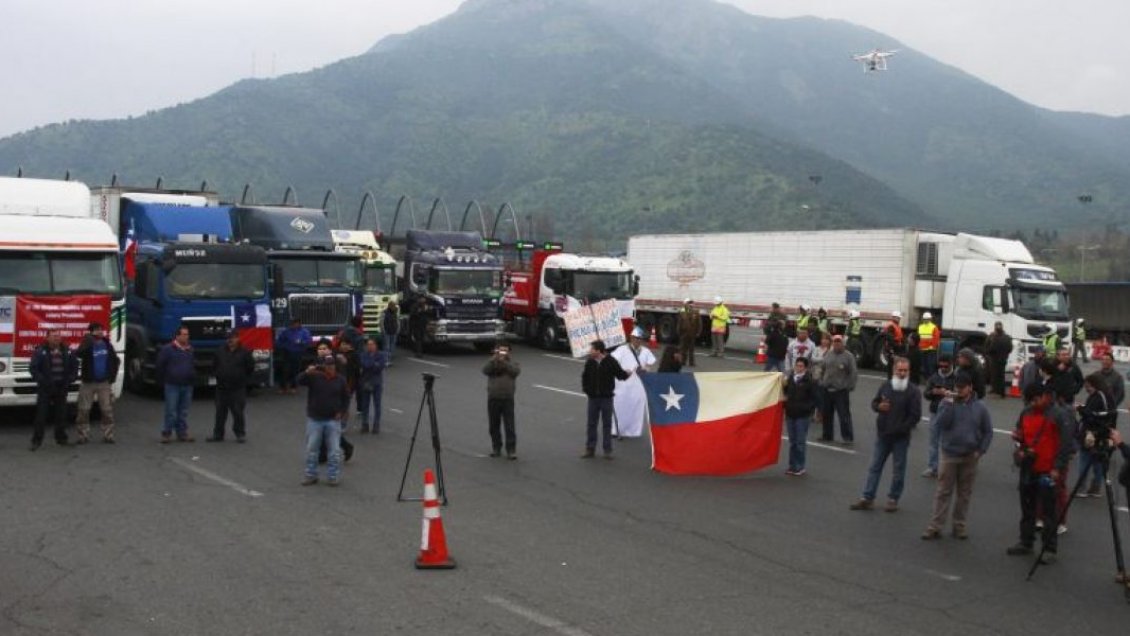 Camioneros de Chile se reunirán el viernes para analizar alzas de combustibles