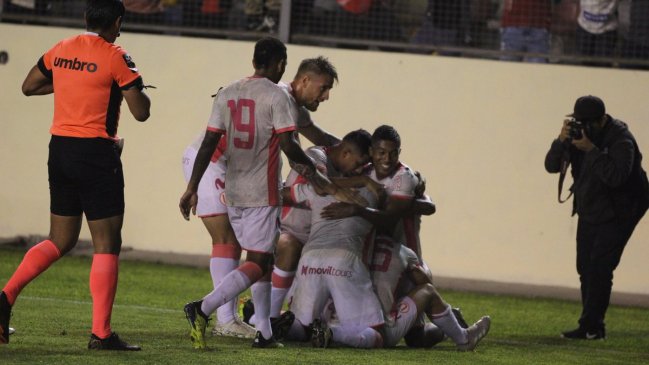  ¡Córdova celebra! Universitario hiló su cuarto triunfo en la liga peruana  