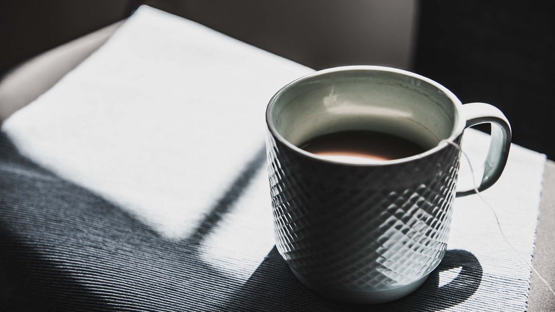 Abuela le disparó a su nieto por poner taza de té sobre un mueble