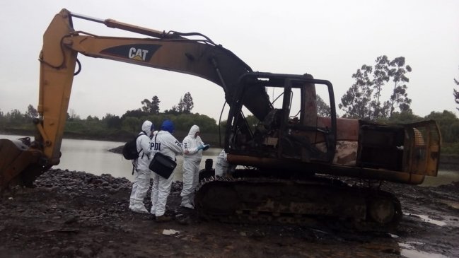 Bomberos acusó a Carabineros de impedir su acción en incendio de maquinaria en Padre Las Casas