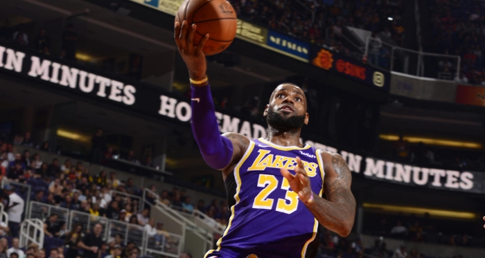 LeBron James logró su primera victoria con la camiseta de los Lakers