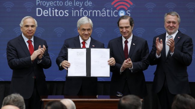  Piñera firmó proyecto para fortalecer ciberseguridad  