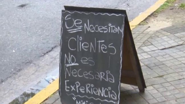 El notable cartel con que unas jóvenes mejoraron las ventas de su minimarket