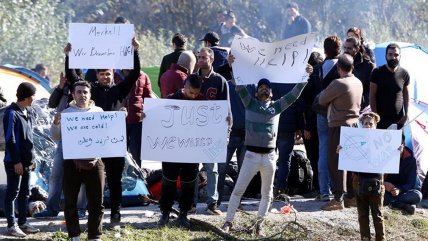 Unos 150 migrantes esperan en frontera bosnia para intentar cruzar a Croacia