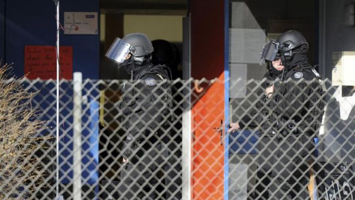 Francia estudia poner fuerzas policiales en colegios y liceos para situaciones puntuales