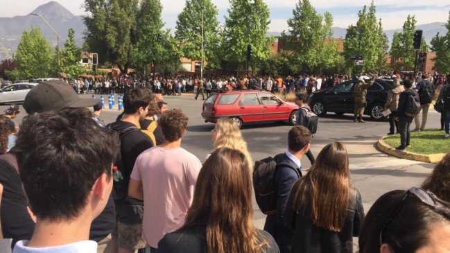 Aviso de bomba provocó masiva evacuación en Universidad del Desarrollo