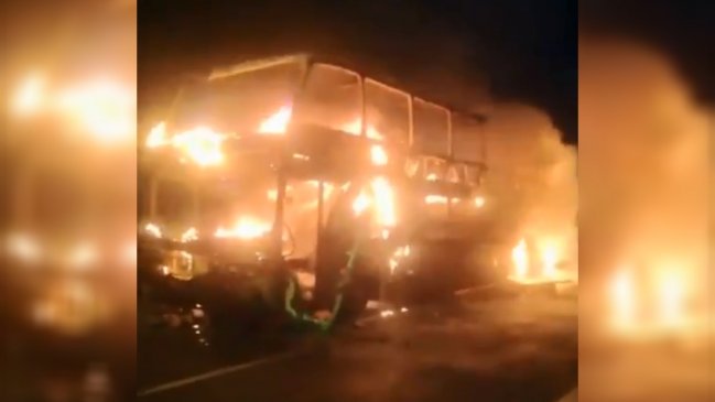 Bus de dos pisos se incendió en ruta Las Palmas