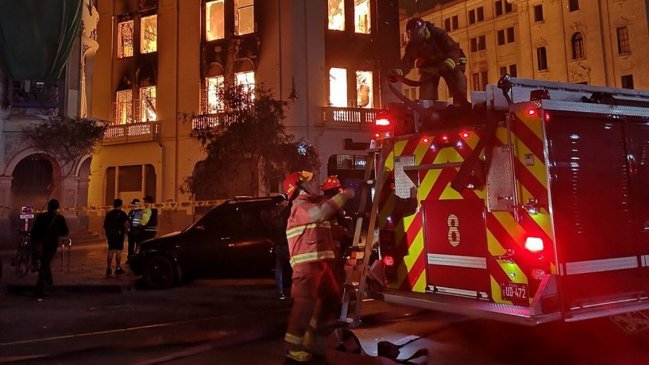 Un incendio destruyó centenario edificio del casco histórico de Lima