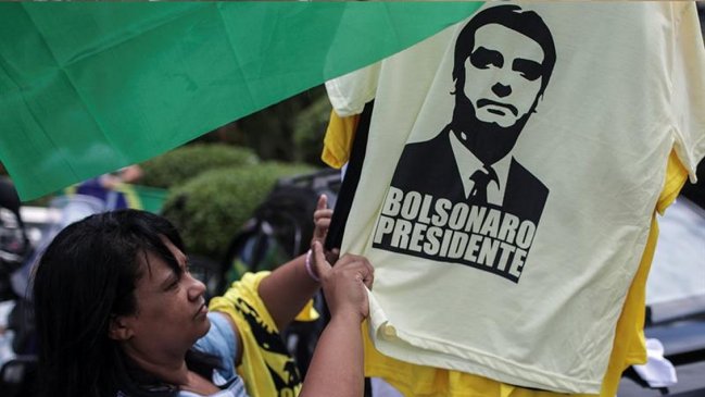 Tres encuestas le dan el triunfo a Bolsonaro el día antes del balotaje