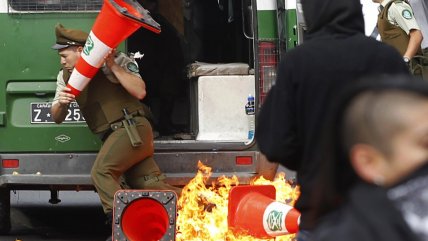   Grupos antisistema protagonizaron incidentes en marcha evangélica en el centro de Santiago 