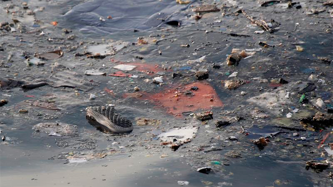 Sin rastro de vida de los 188 ocupantes del avión estrellado en Indonesia