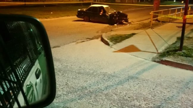 Punta Arenas: Conductor falleció tras chocar contra poste de alumbrado público