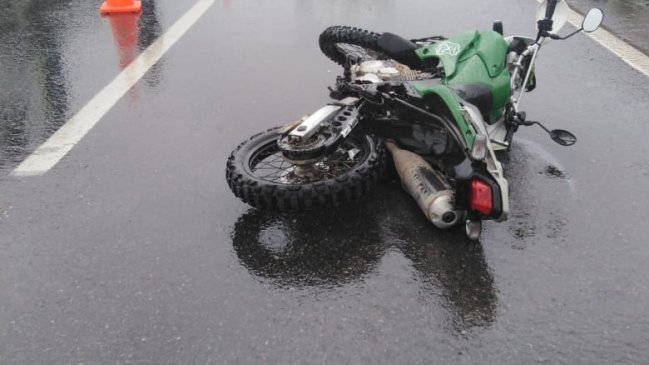 Motorista de Carabineros es hospitalizado tras ser impactado por un vehículo