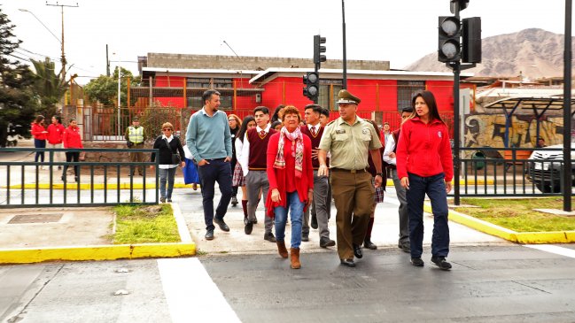 Antofagasta: Inauguran semáforo en cruce donde una escolar murió atropellada