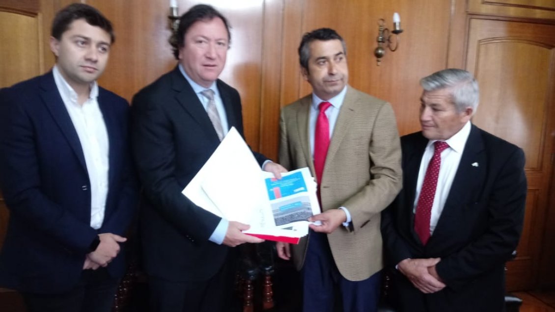 Dirigentes de oposición entregan apoyo a alcalde en rechazo a bypass de Talca