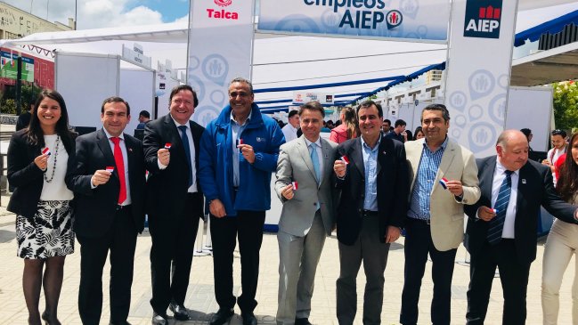 Masiva feria laboral ofreció más de dos mil empleos en Talca