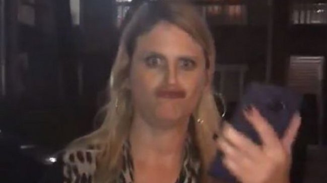 Mujer autodenominada 