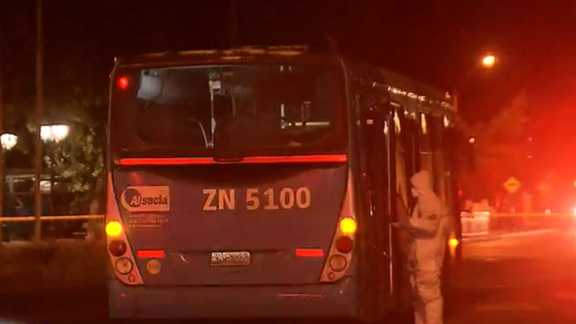 Artefactos explosivos fueron encontrados en dos buses del Transantiago