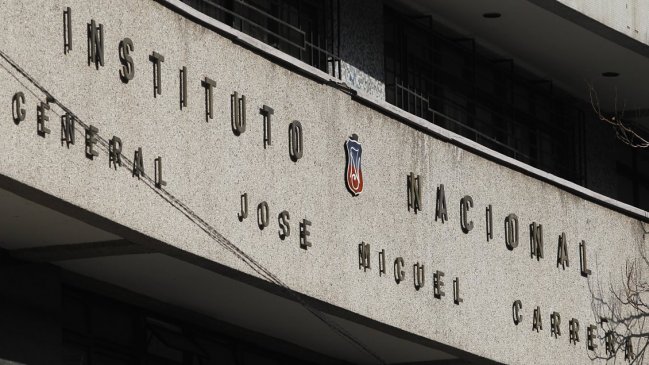 Mineduc permite que siete liceos emblemáticos sigan seleccionando alumnos