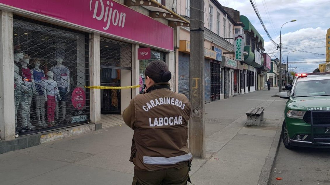 Punta Arenas: Millonario robo afectó a tienda del retail